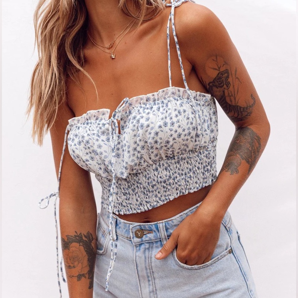 Princess Polly Dainty Print Crop Top in White with‎ Blue Flowers, Size 8